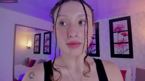 Snapshot of martina_adams chatting on 11/13/25, 12:04 mari online show from 11/13/25, 12:04