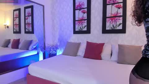 Snapshot of martina_adams chatting on 11/21/25, 01:10 mari online show from 11/21/25, 01:10