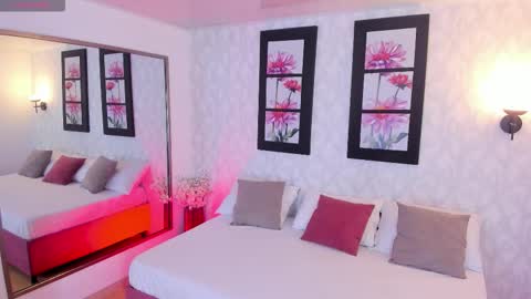 Snapshot of martina_adams chatting on 11/25/25, 12:16 mari online show from 11/25/25, 12:16