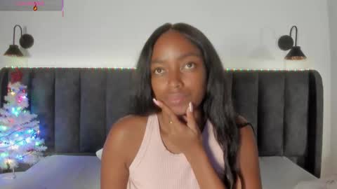 Snapshot of martina_jackson_ chatting on 12/21/25, 07:43 Laura online show from 12/21/25, 07:43