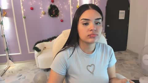 Snapshot of martina_saenz1 chatting on 12/18/24, 08:03 Martina  online show from 12/18/24, 08:03