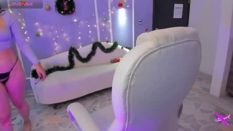 Snapshot of martina_saenz1 chatting on 12/30/24, 07:21 Martina  online show from 12/30/24, 07:21