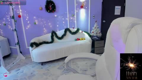 Snapshot of martina_saenz1 chatting on 12/31/24, 03:42 Martina  online show from 12/31/24, 03:42