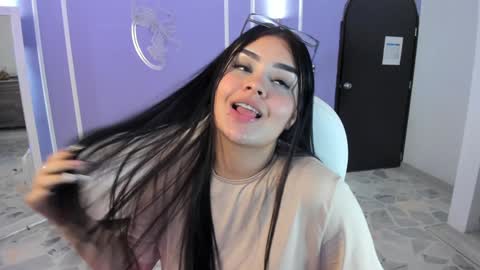 Snapshot of martina_saenz1 chatting on 01/23/25, 10:54 Martina  online show from 01/23/25, 10:54