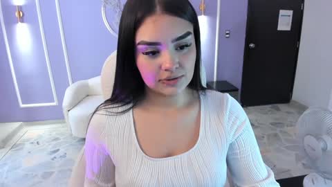 Snapshot of martina_saenz1 chatting on 01/25/25, 07:39 Martina  online show from 01/25/25, 07:39