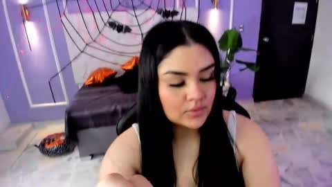Snapshot of martina_saenz1 chatting on 10/16/25, 07:59 Martina  online show from 10/16/25, 07:59