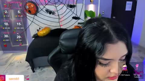 Snapshot of martina_saenz1 chatting on 10/27/25, 08:35 Martina  online show from 10/27/25, 08:35