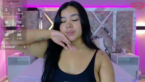 Snapshot of martinagarcia__ chatting on 10/15/25, 07:25 Martina Garcia online show from 10/15/25, 07:25