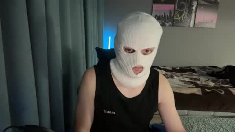 Snapshot of martinboy01 chatting on 10/19/25, 03:34 Martin online show from 10/19/25, 03:34