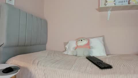 mary_cute9 online show from 10/18/25, 12:17