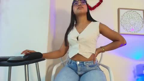 mary_cute9 online show from 03/25/26, 11:49