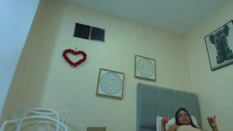 mary_cute9 online show from 07/06/26, 12:02