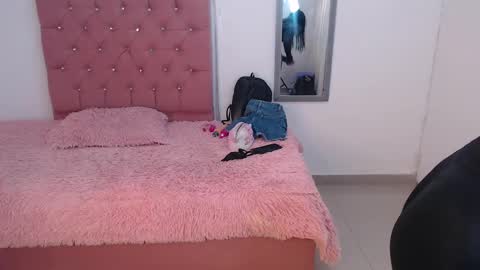Snapshot of mary_live18 chatting on 02/04/25, 12:11 Hi guys im Mary online show from 02/04/25, 12:11