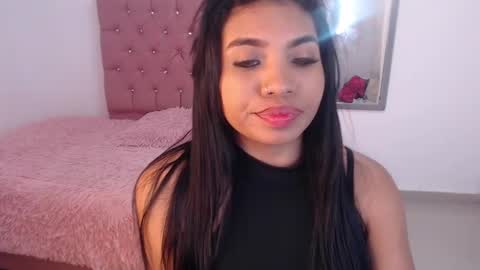 Snapshot of mary_live18 chatting on 02/12/25, 12:22 Hi guys im Mary online show from 02/12/25, 12:22