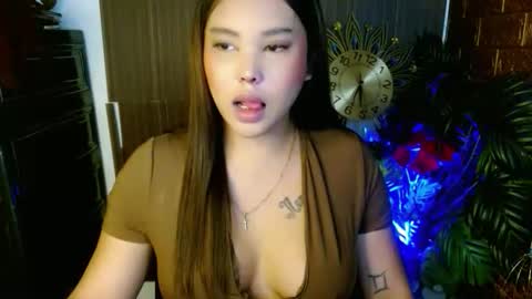 Snapshot of mary_me_babyxx chatting on 12/21/25, 02:57 ANGEL CABALLERO online show from 12/21/25, 02:57