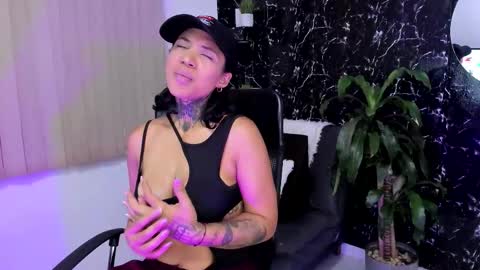 Snapshot of mary_rabbit chatting on 10/22/25, 03:07 M A R Y online show from 10/22/25, 03:07