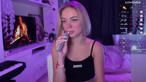 Mary online show from 11/23/25, 09:03