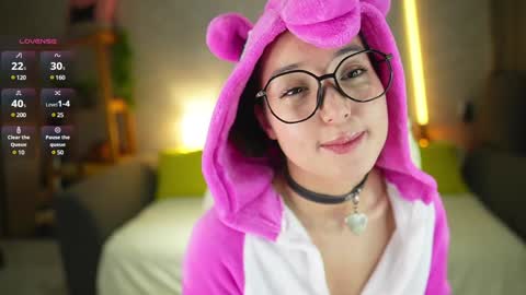 Snapshot of mary_shiota chatting on 12/19/24, 04:13 HelIo  Everyone Im MaryWelcome  to my room and  lets have  a good  time  together with me   online show from 12/19/24, 04:13
