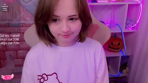 Snapshot of mary_u chatting on 10/15/25, 04:56 Ur Mary online show from 10/15/25, 04:56