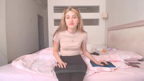 Snapshot of marya442004 chatting on 09/28/25, 10:20 marya442004 online show from 09/28/25, 10:20