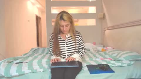 Snapshot of marya442004 chatting on 10/17/25, 10:34 marya442004 online show from 10/17/25, 10:34