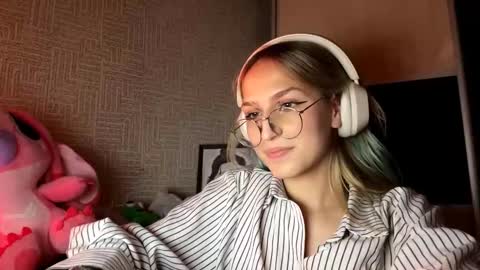 Kira online show from 09/09/25, 10:04
