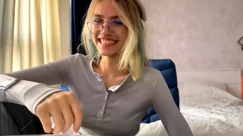Kira online show from 09/11/25, 12:49
