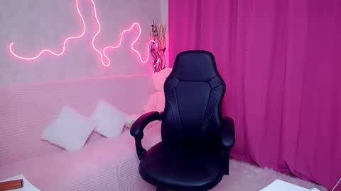 Snapshot of maryam_xs chatting on 11/07/25, 01:05 maryam online show from 11/07/25, 01:05