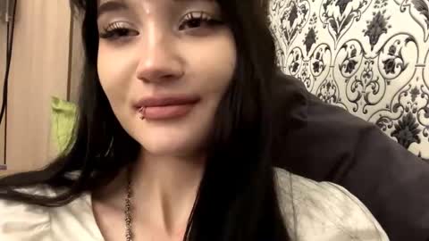 Sofia online show from 11/25/25, 02:06