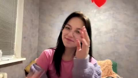 Snapshot of maryellensiewert chatting on 12/13/25, 09:53 Stephie online show from 12/13/25, 09:53