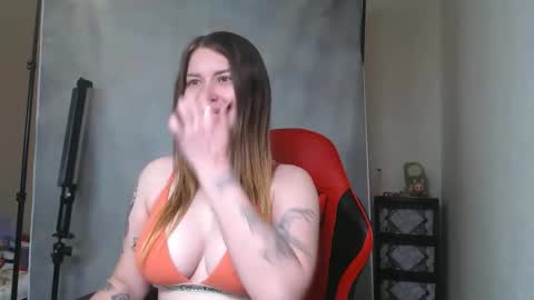 Snapshot of maryhotloves chatting on 10/13/25, 08:47 MaryHotLoves online show from 10/13/25, 08:47