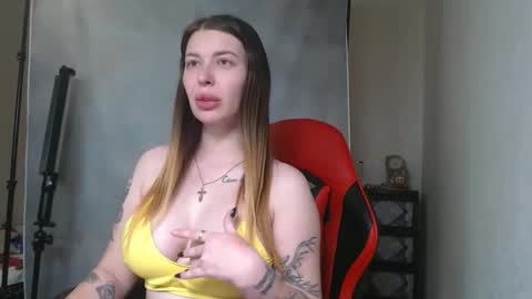 Snapshot of maryhotloves chatting on 10/16/25, 11:44 MaryHotLoves online show from 10/16/25, 11:44