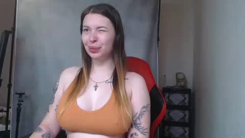 Snapshot of maryhotloves chatting on 10/24/25, 09:06 MaryHotLoves online show from 10/24/25, 09:06