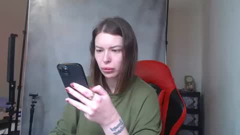 Snapshot of maryhotloves chatting on 10/27/25, 08:40 MaryHotLoves online show from 10/27/25, 08:40