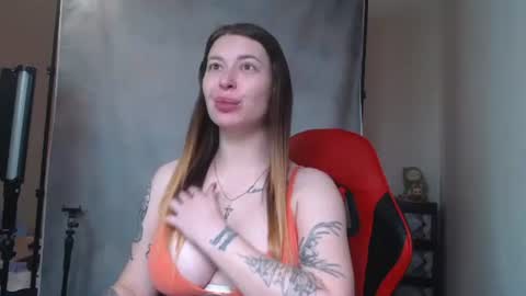 Snapshot of maryhotloves chatting on 10/28/25, 08:29 MaryHotLoves online show from 10/28/25, 08:29