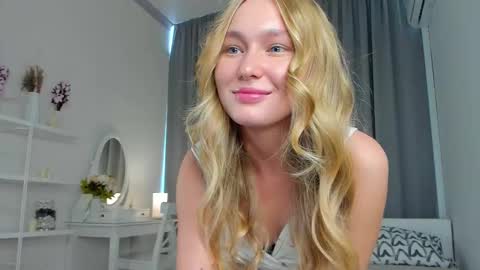 Snapshot of maryjamio chatting on 09/19/25, 10:49 Hannah 3 online show from 09/19/25, 10:49