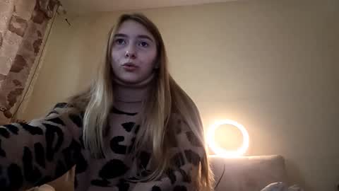 Hi My name is Elina Im 18 years old. online show from 09/15/25, 06:46