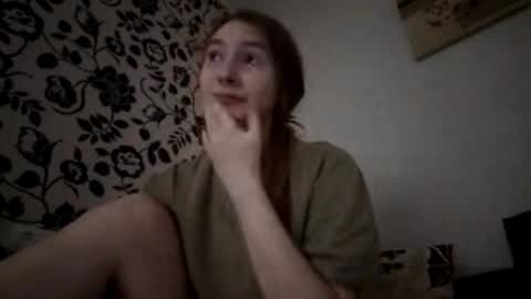 Hi My name is Elina Im 18 years old. online show from 10/13/25, 06:13