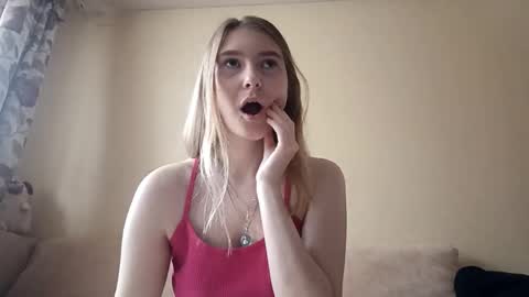 Hi My name is Elina Im 18 years old. online show from 10/20/25, 06:58