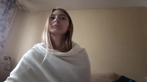 Hi My name is Elina Im 18 years old. online show from 10/23/25, 06:45