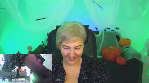 Snapshot of marymogan chatting on 10/21/25, 04:24 marymogan online show from 10/21/25, 04:24