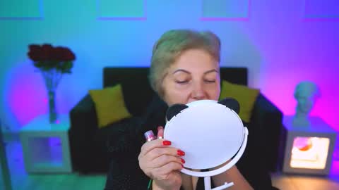 Snapshot of marymogan chatting on 11/10/25, 04:22 marymogan online show from 11/10/25, 04:22