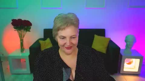 Snapshot of marymogan chatting on 11/11/25, 05:40 marymogan online show from 11/11/25, 05:40