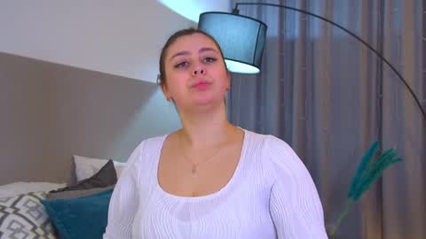 Snapshot of marymurrays chatting on 11/17/25, 06:35 MaryMurrays online show from 11/17/25, 06:35