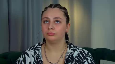 Snapshot of marymurrays chatting on 11/26/25, 07:09 MaryMurrays online show from 11/26/25, 07:09