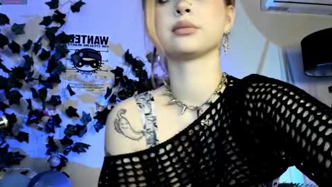 Snapshot of marynixoxo chatting on 02/25/25, 02:47 Mary x online show from 02/25/25, 02:47