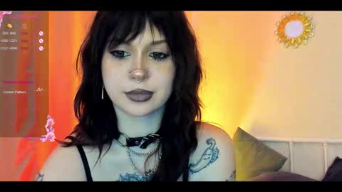 Snapshot of marynixoxo chatting on 10/18/25, 08:37 Mary x online show from 10/18/25, 08:37