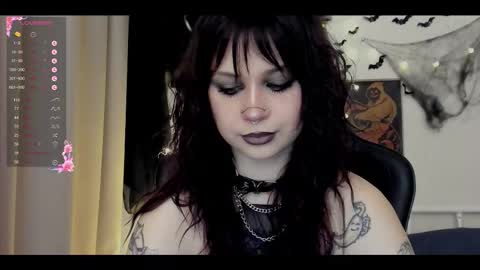 Mary x online show from 10/31/25, 09:21