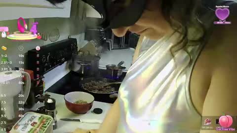 Snapshot of marynka21 chatting on 10/29/25, 08:43 marynka21 online show from 10/29/25, 08:43