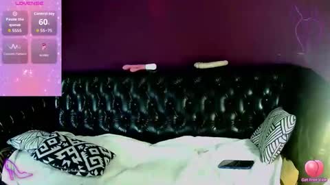 Snapshot of marynka21 chatting on 02/15/26, 02:03 marynka21 online show from 02/15/26, 02:03